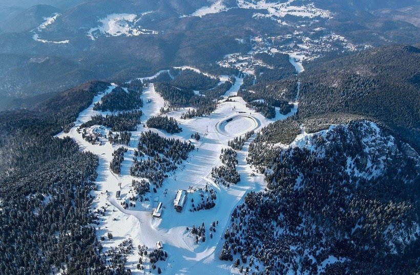 Poiana Brașov, destinația preferată a schiorilor: 1,7 milioane de treceri prin turnichete în sezonul recent încheiat Poiana Brașov a rămas și în acest sezon principala atracție pentru iubitorii de schi și snowboard din România și din afara țării