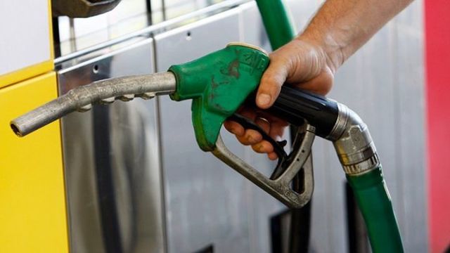 Germania bagă 1,9 miliarde dolari pentru a scădea prețul la carburanți