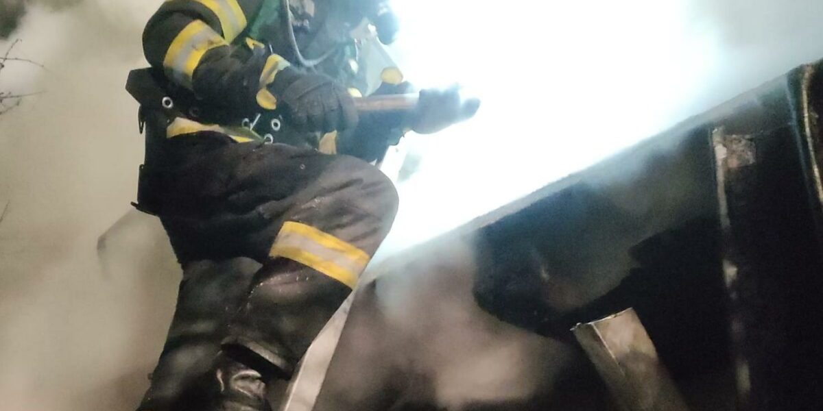 Incendiu URIAȘ la Galați: O victimă descoperită, pompierii luptă în continuare