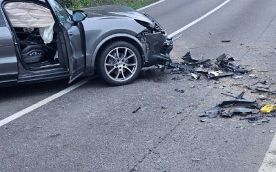 Porsche Macan, accident grav pe Valea Oltului: DN7, blocat complet