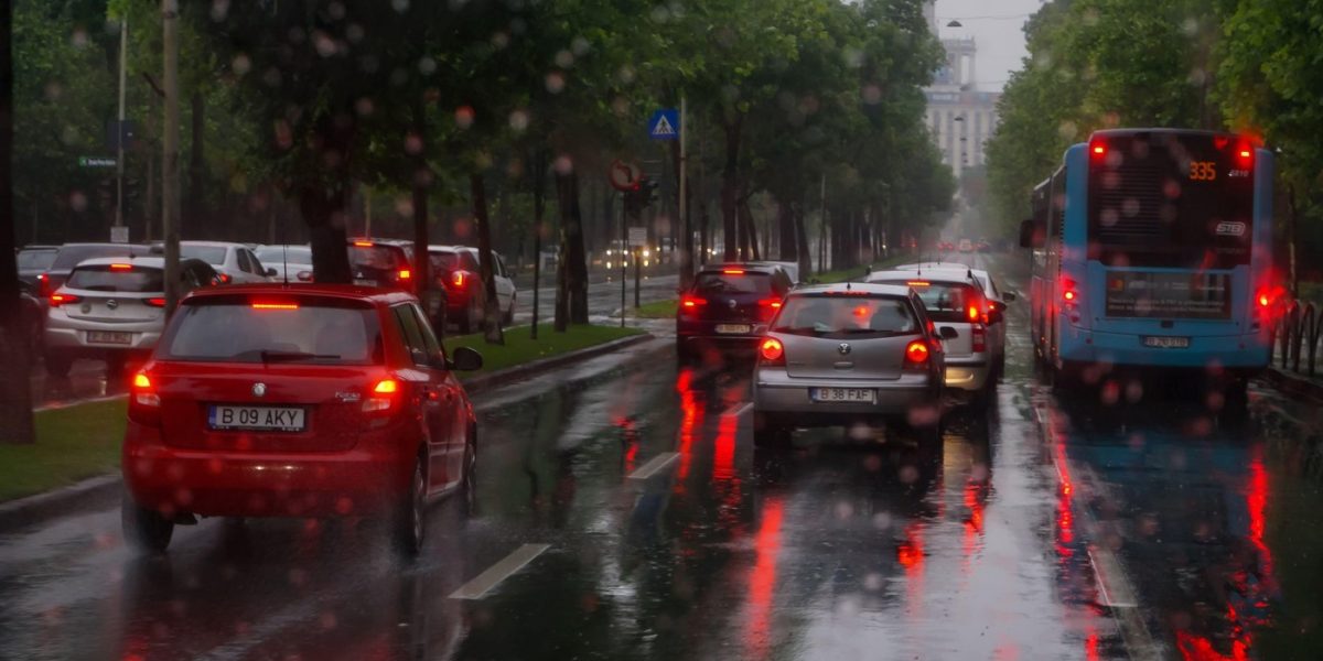 București, sub alertă: Meteorologii emit două coduri meteo