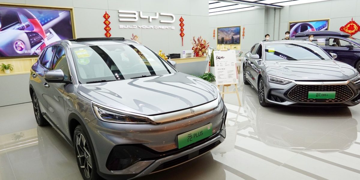 Fabrica BYD din Ungaria, în centrul unui scandal privind abuzurile asupra muncitorilor chinezi Fabrica europeană a gigantului auto chinez BYD, aflată în construcție în Ungaria, este zguduită de acuzații grave privind exploatarea angajaților