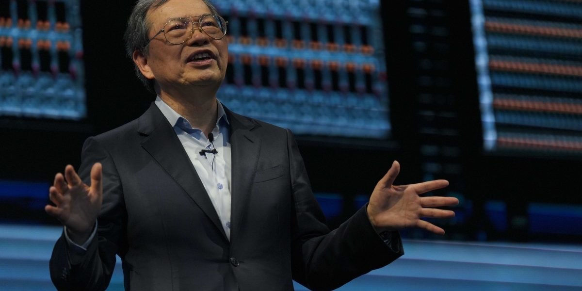 Răsturnare de situație în Silicon Valley: Fondatorul SMCI, acuzat de contrabandă cu cipuri către China