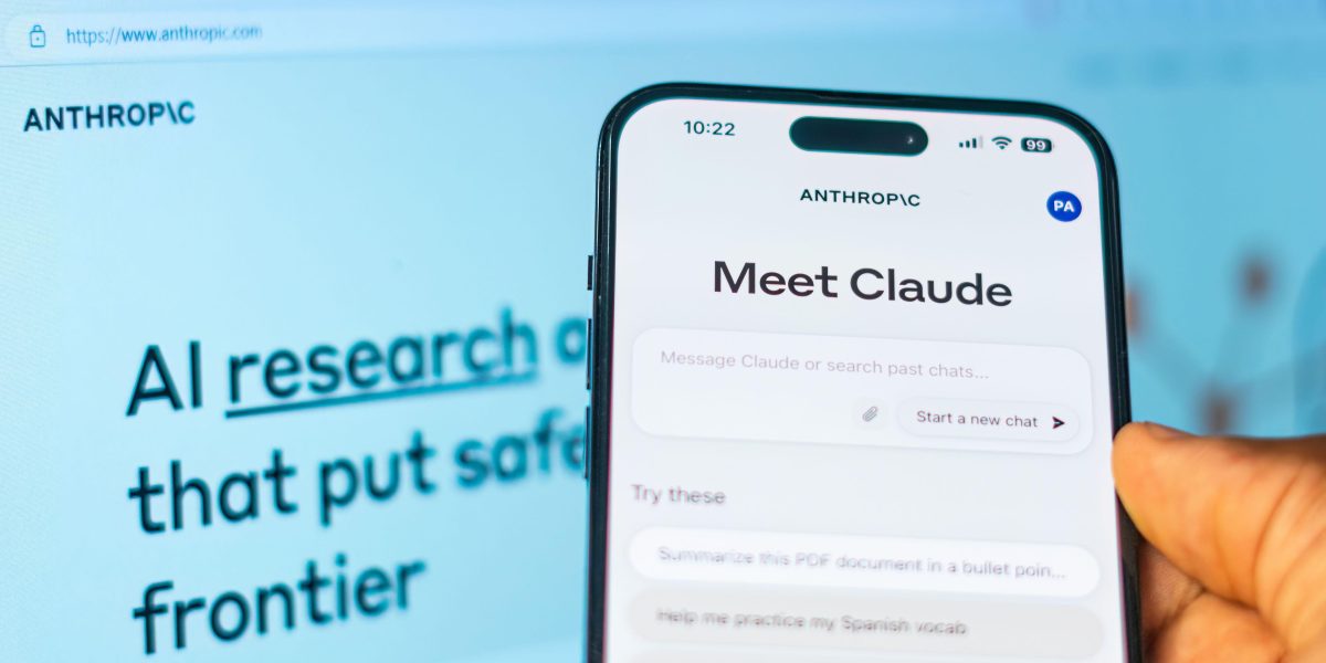 Anthropic, compania de inteligență artificială renumită pentru chatbotul Claude, a dezvăluit un model AI avansat care a detectat mii de vulnerabilități de securitate cibernetică