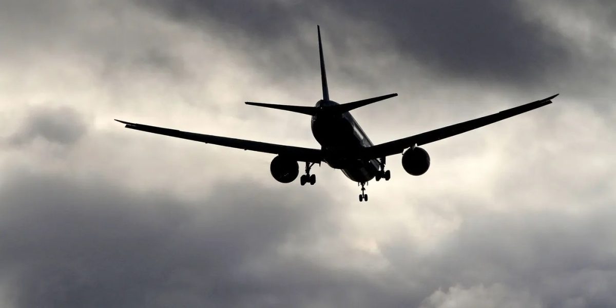 Restricții la alimentare cu combustibil pe patru aeroporturi din nordul ITALIEI Zborurile de pe patru aeroporturi importante din nordul ITALIEI vor fi afectate de restricții privind alimentarea cu combustibil până pe 9 aprilie, din cauza „disponibilității limitate” a operatorului AIR BP Italia