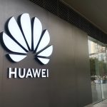Huawei dă mătăsălă Apple și Samsung: Noul telefon pliabil, un deliciu