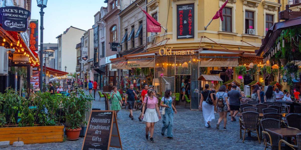 Bucureștiul, o destinație turistică în plină ascensiune, atrage tot mai mulți vizitatori europeni, combinând prețurile accesibile cu oferta bogată de atracții istorice și culturale