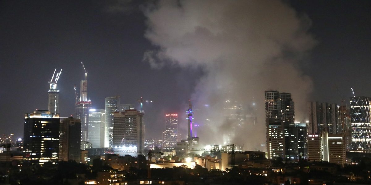 Șeful Parlamentului Iranian Acuză Statele Unite de Încălcarea Armistițiului Președintele Parlamentului Iranian, MOHAMMAD Bagher Ghalibaf, a emis acuzații grave la adresa Statelor Unite, susținând că acestea au încălcat termenii unui potențial armistițiu înainte chiar de începerea negocierilor