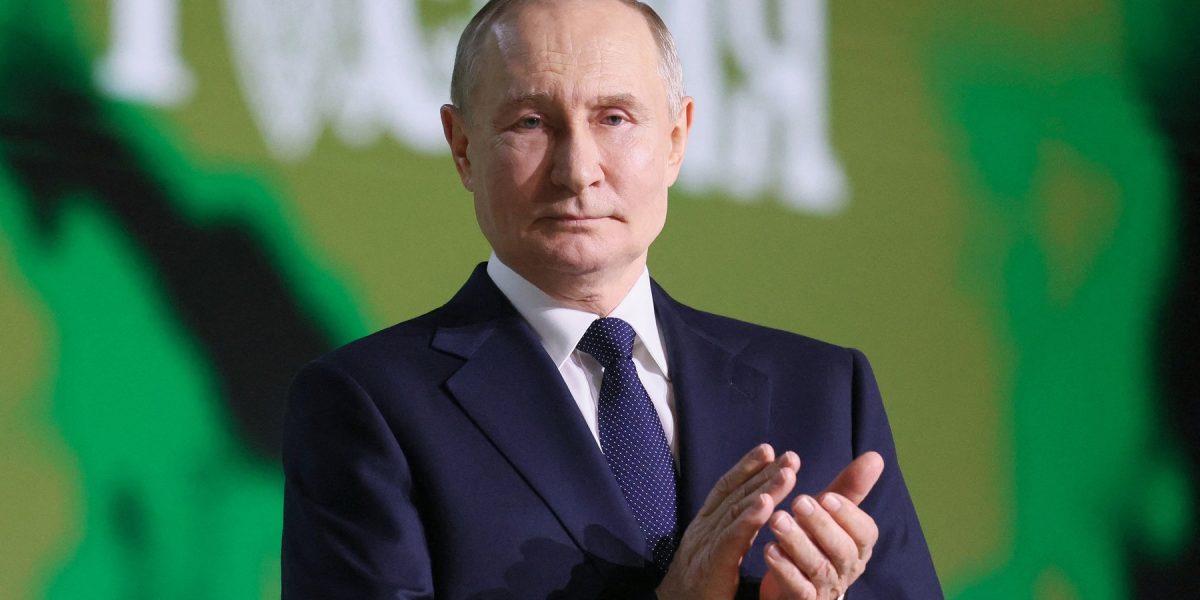 Rusia ar putea beneficia de pe urma crizei petroliere generate de conflictul din Orientul Mijlociu Rusia va vedea veniturile provenite din cea mai mare taxă individuală aplicată petrolului aproape dublându-se, atingând 9 miliarde de dolari în aprilie, ca urmare a crizei petrolului și gazelor declanșate de atacurile SUA și Israelului asupra Iranului