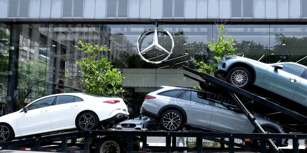 Germania: Giganții auto transformă mașinile în „modele pentru părinți” în China