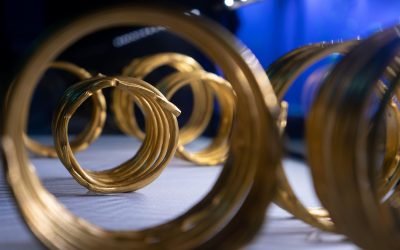 Tezaurul dacic furat în Olanda, recuperat: Coiful de la Coțofenești și brățările se întorc în România Coiful de AUR de la Cotofenești și cele trei brățări dacice, bijuterii ale patrimoniului românesc furate în ianuarie anul trecut dintr-un muzeu olandez, au fost recuperate