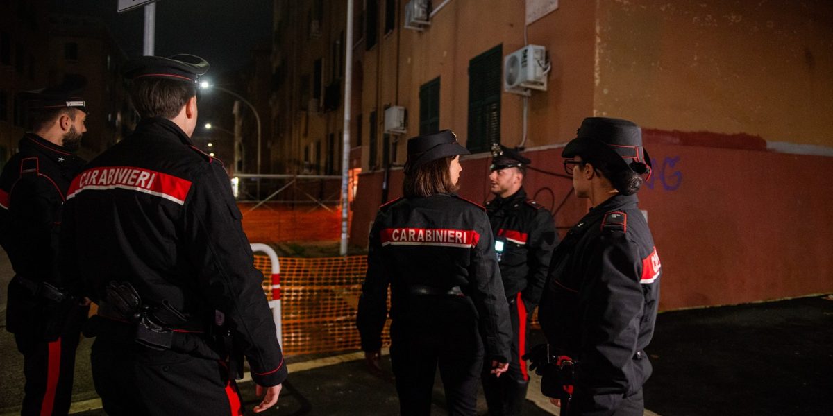 Fetiță româncă salvează mama: Sună la carabinieri în Italia