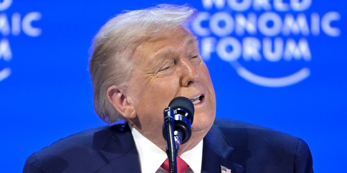 După o lună de la începerea conflictului cu Iranul, popularitatea președintelui american Donald Trump a stagnat la 41%, marcând cel mai scăzut nivel de la începutul celui de-al doilea mandat prezidențial, în ianuarie 2025