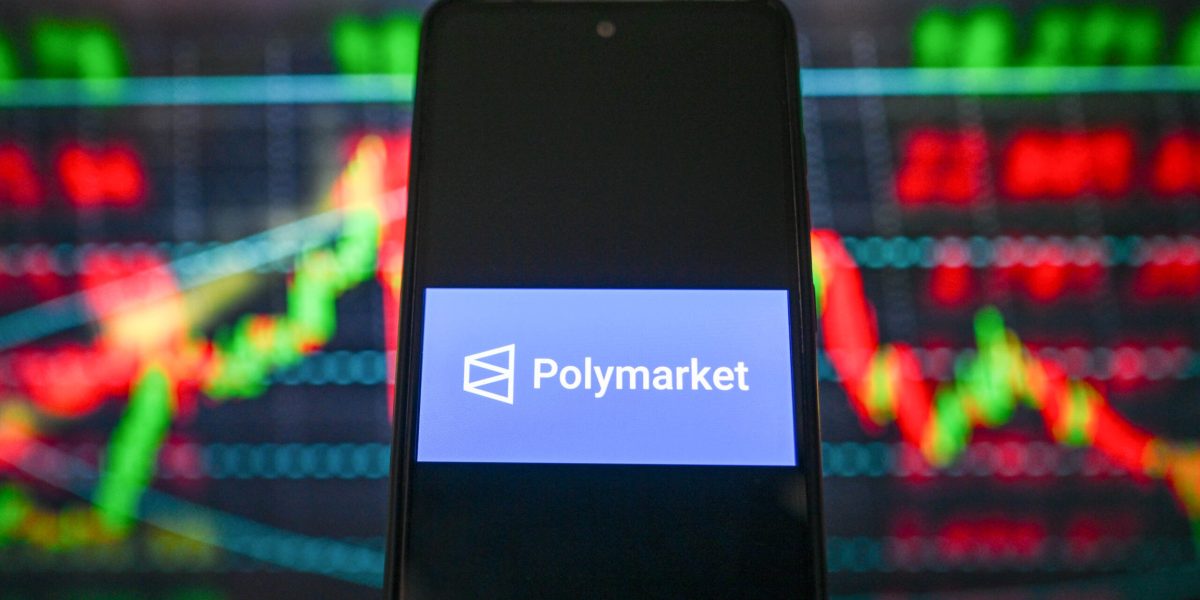 Mai multe conturi create recent pe platforma de predicții Polymarket au înregistrat câștiguri substanțiale, ridicând semne de întrebare cu privire la posibila utilizare a informațiilor privilegiate