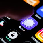 FBI sparge criptarea Signal: Mesaje șterse, recuperate prin iPhone