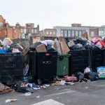 Bărbatul care scormonește de 12 ani gunoaie după averea digitală