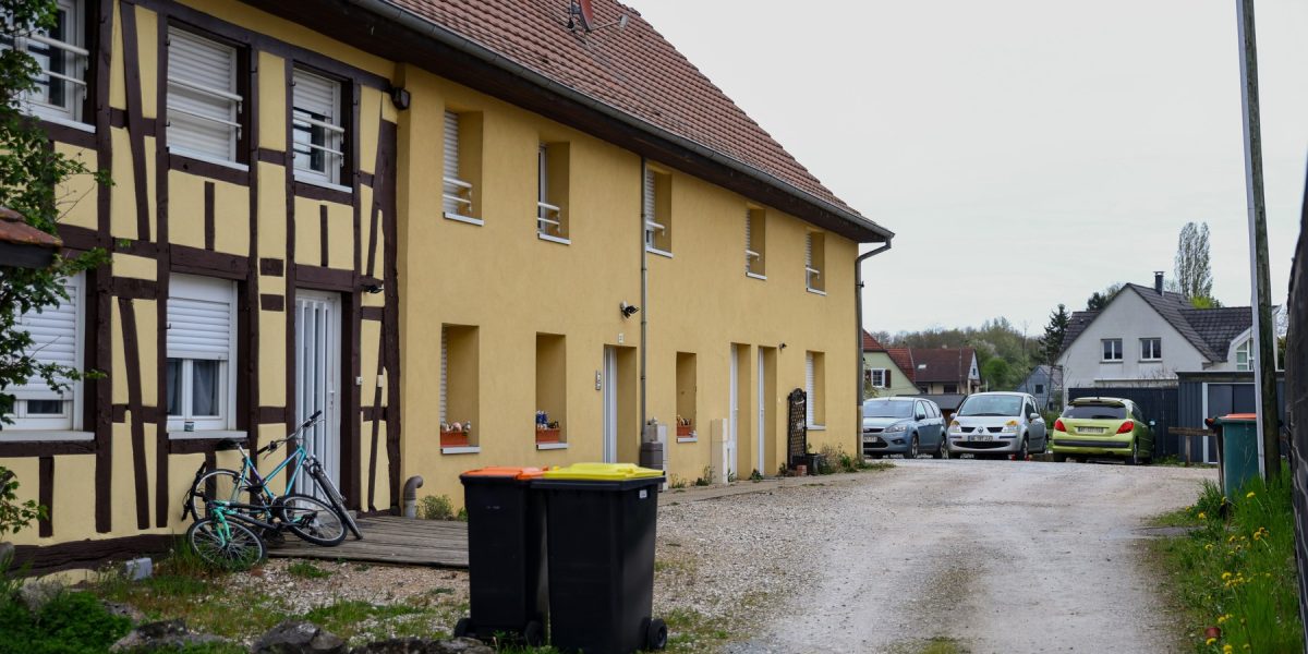 ȘOC în Franța: Un puști de 9 ani, sechestrat de tatăl său într-o dubă, un an întreg