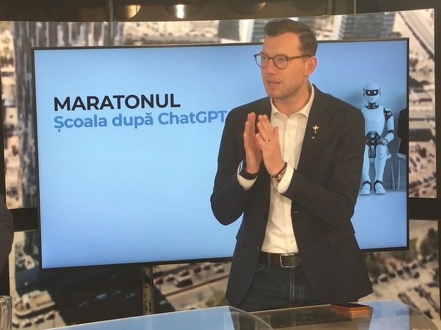 Profesorii, asaltați de tehnologie: Greu să captivezi elevii fără a te adapta, spune Alexandru Holicov