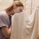 De ce prosoapele miros urât după spălare? SOLUȚIILE rapide pentru prospețime!