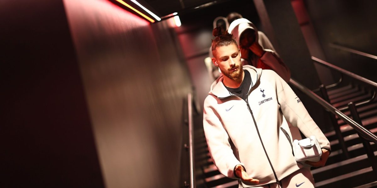 Drăgușin, pe lista neagră la Tottenham: Dezamăgire printre staruri