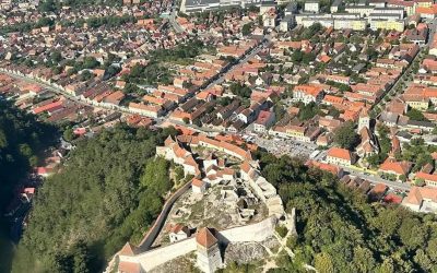 Râșnov: Cetatea Medievală Va Beneficia de Lucrări de Restaurare Majore Primăria orașului Râșnov a lansat licitația pentru ample lucrări de restaurare a renumitei Cetăți Râșnov