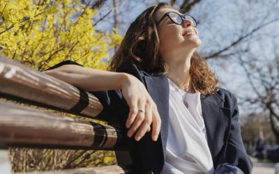 Cum ne arde pielea Soarele blând de primăvară: Riscuri și sfaturi