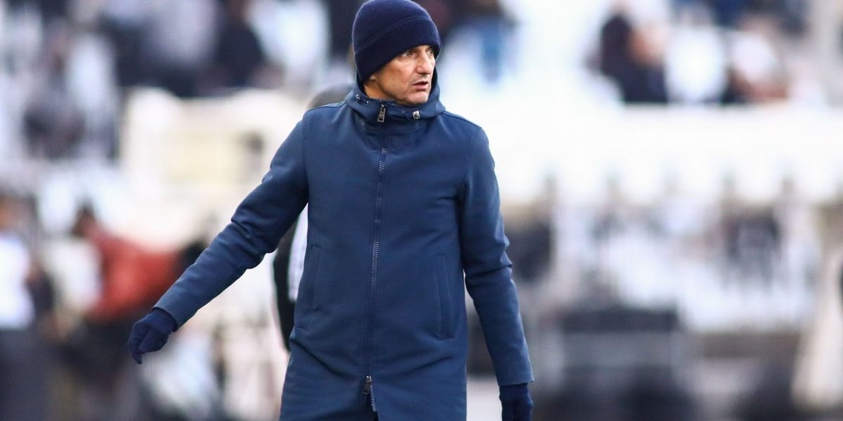 Răzvan Lucescu, pe teren la meciul PAOK – Panathinaikos, în ziua în care starea de sănătate a tatălui său s-a agravat Antrenorul echipei PAOK, Răzvan Lucescu, a fost prezent pe banca tehnică la meciul cu Panathinaikos în campionatul Greciei, deși tatăl său, Mircea Lucescu, se află într-o stare de sănătate delicată