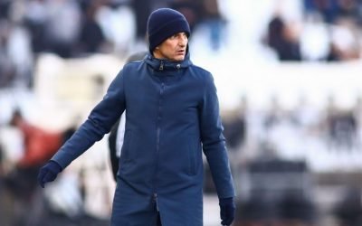 Răzvan Lucescu, pe teren la meciul PAOK – Panathinaikos, în ziua în care starea de sănătate a tatălui său s-a agravat Antrenorul echipei PAOK, Răzvan Lucescu, a fost prezent pe banca tehnică la meciul cu Panathinaikos în campionatul Greciei, deși tatăl său, Mircea Lucescu, se află într-o stare de sănătate delicată