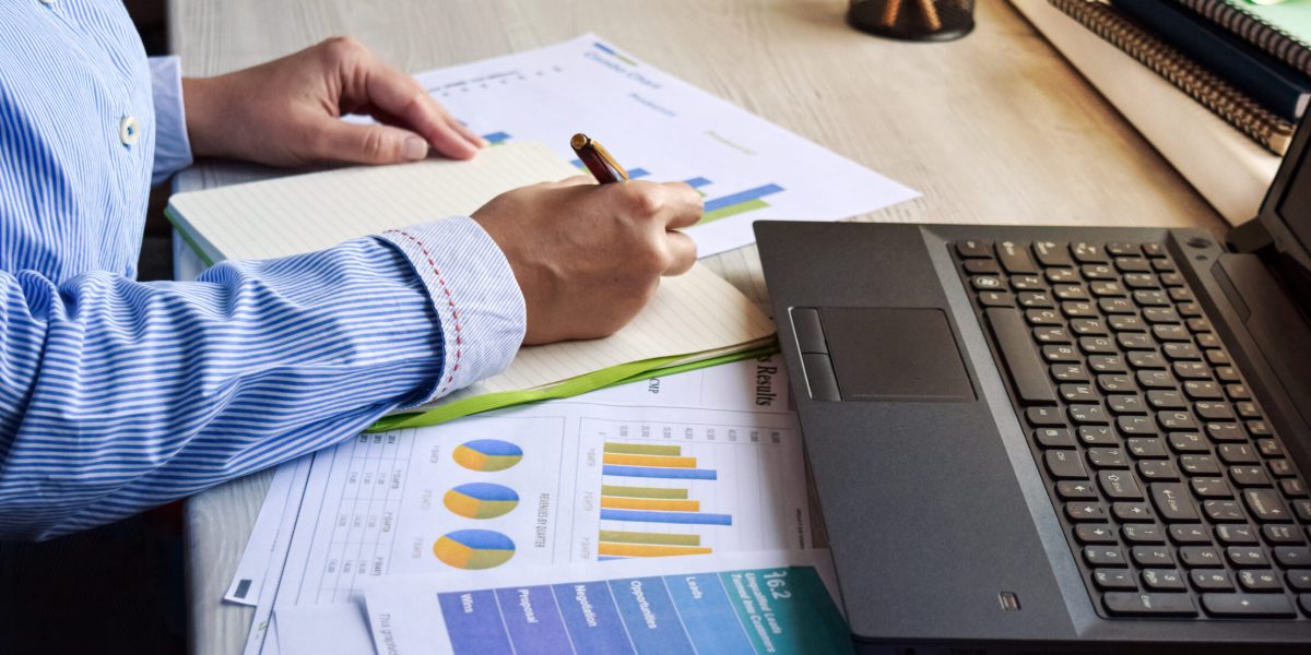 Digitalizare rapidă: Statul rușinează contribuabilii, apărarea întârzie