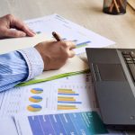 Digitalizare rapidă: Statul rușinează contribuabilii, apărarea întârzie