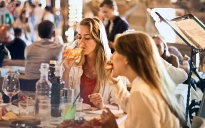 Creșterea prețurilor la carburanți, alimentează scumpirile și în restaurante Prețul la carburanți, influențat de conflictul din Orientul Mijlociu, nu lovește doar buzunarele șoferilor