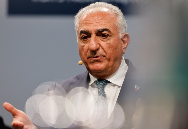 Reza Pahlavi: „Soluția pentru Iran este destituirea regimului” Fiul ultimului șah al Iranului, Reza Pahlavi, a subliniat că „lupta noastră este să ne eliberăm de regimul” de la Teheran, într-o reacție la anunțul unui armistițiu între Statele Unite și Republica Islamică