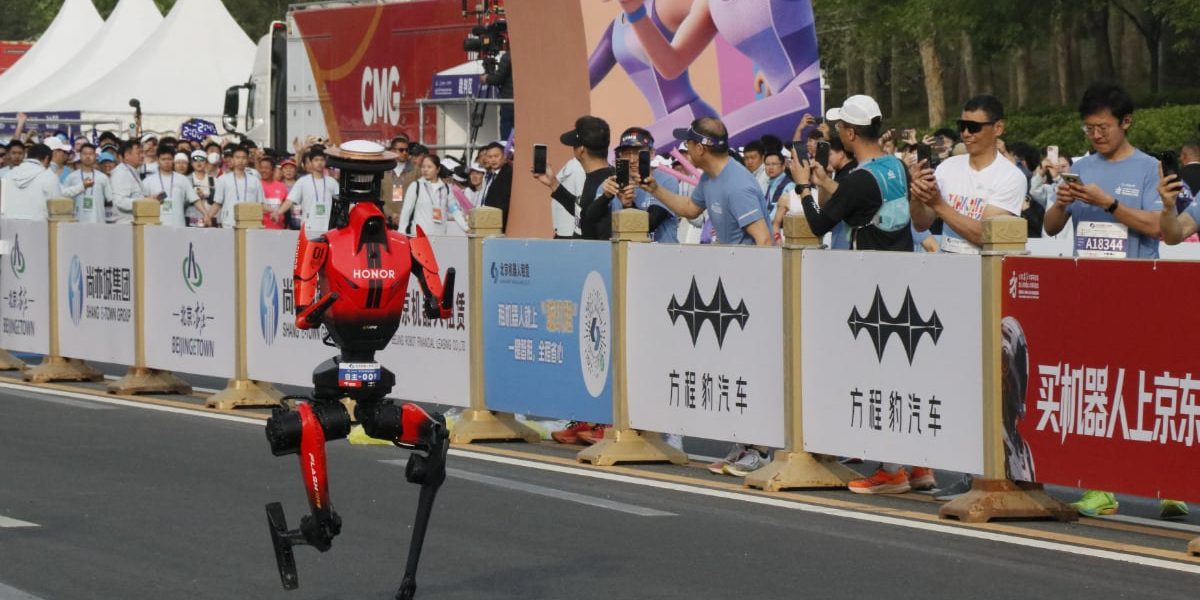 Robot Umanoid, record mondial la Beijing: A zdrobit timpul cu 7 minute