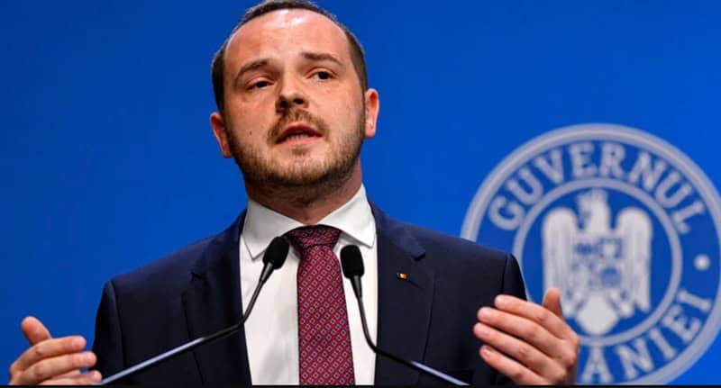 Medicii din spitalele publice, obligați să rămână la muncă pe durata programului Conform unei modificări importante a Regulamentului privind timpul de muncă, medicii din spitalele publice nu vor mai avea voie să părăsească unitatea sanitară în timpul programului de lucru