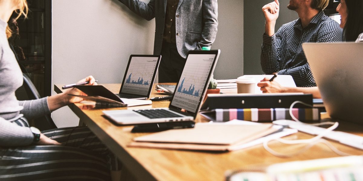 Angajatorii ignoră IA: 80% nu văd schimbări în recrutare, dar candidații vor avea competențe noi