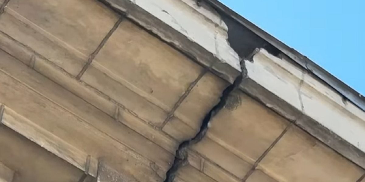 Sala Sporturilor, pericol pentru fani: „subsol inundat și crăpături”