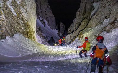 Noapte grea în Piatra Craiului: Salvamontiștii din Zărnești, după o misiune dificilă