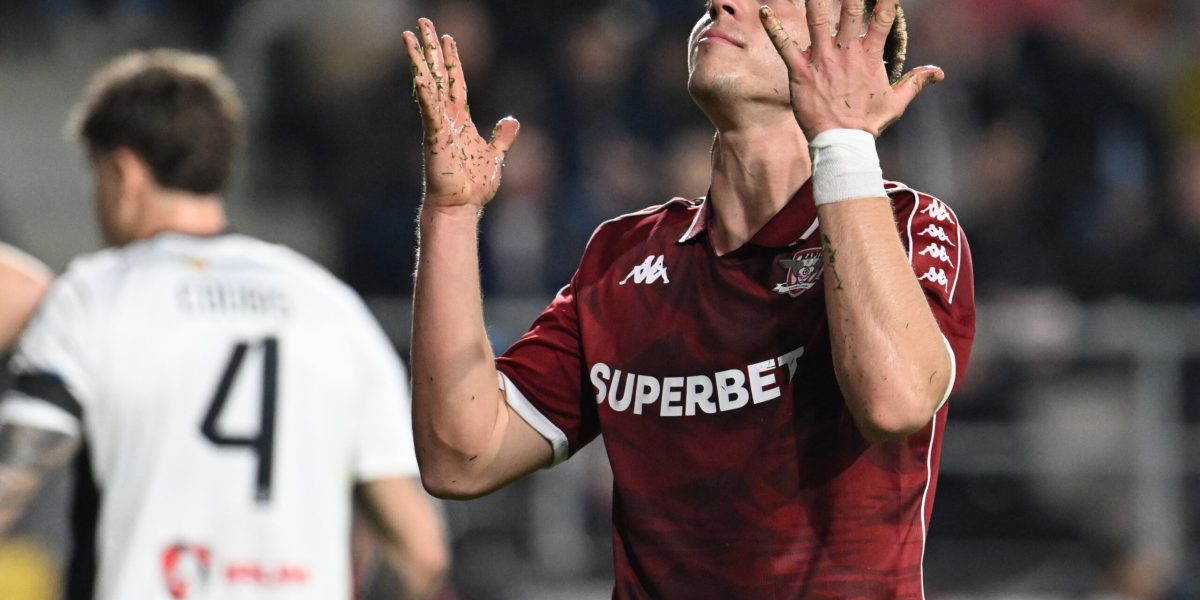 Rapid – U Cluj: „Șapte lanțuri și-o cătușă” închid poarta spre titlu pentru giuleșteni În Duminica Floriilor, pe stadionul din Giulești, Rapid a suferit o înfrângere crucială în fața celor de la U Cluj, scor 1-2