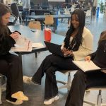 Suedia revine la manuale! Școlile abandonează tabletele, în speranța unui alfabetism sporit