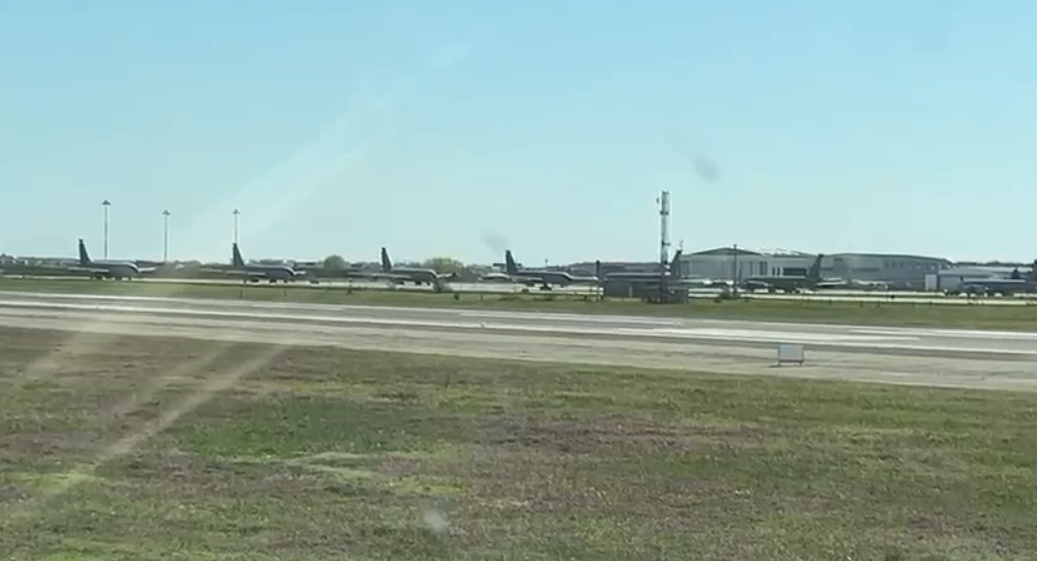 Activitate febrilă la baza 90 otopeni: Ziua limită Trump pentru Iran