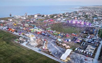 Selly aduce doi milioane de euro în economia locală cu festivalul nibiru Vloggerul Selly anunță un succes răsunător pentru festivalul NIBIRU, cu peste 10.000 de abonamente de trei zile vândute în doar patru zile de la lansare