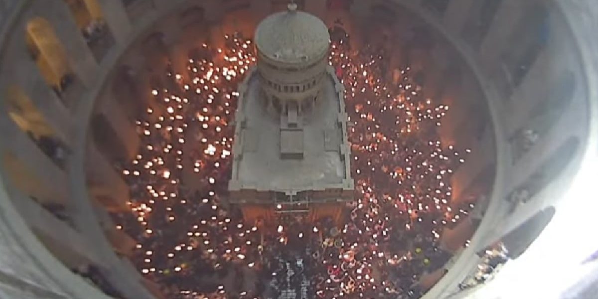 Sfânta Lumină de la Ierusalim ajunge în România: Când și unde va fi primită