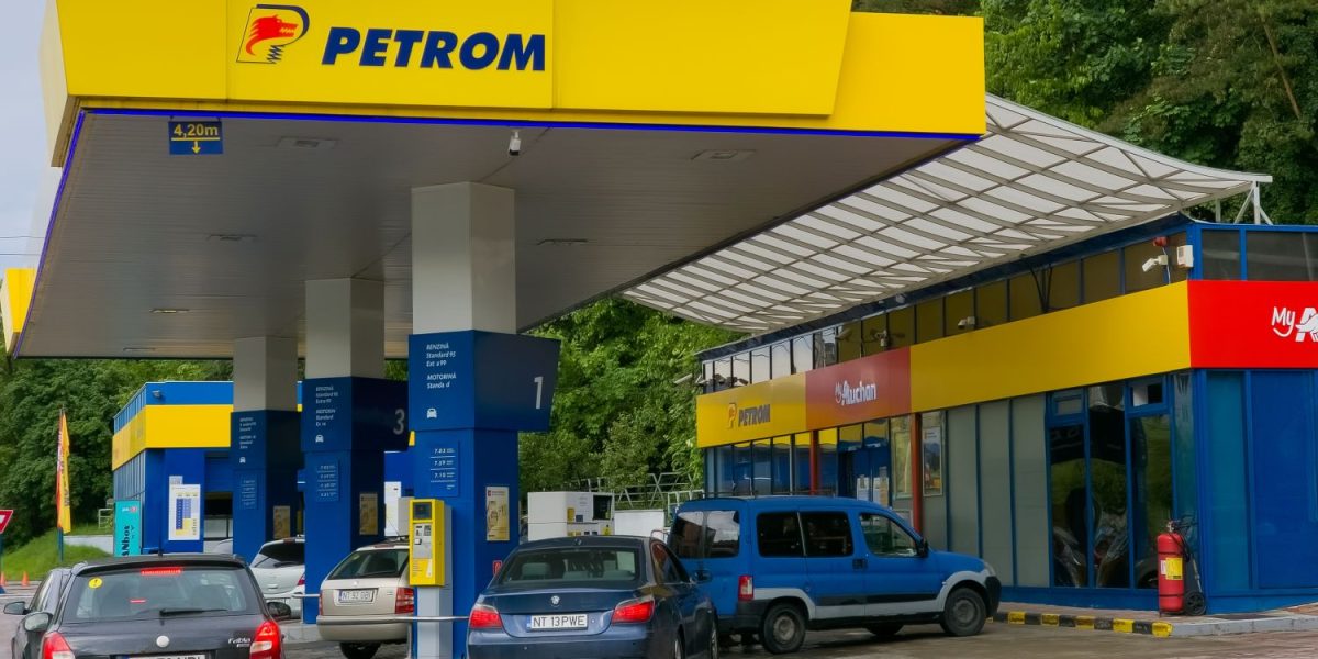 Motorina se scumpește din nou la stațiile Petrom și OMV, în ciuda măsurilor anunțate de Guvern Prețul motorinei a crescut vineri la stațiile Petrom și OMV, ajungând la peste 10 lei pe litru în unele zone, conform informațiilor publicate de site-ul Economica