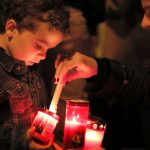 Paște: Cum aprinzi lumânările și candelele fără incidente, în siguranță