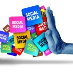 Utilizatorii de social media s-au plictisit: De ce nu mai sunt activi online?