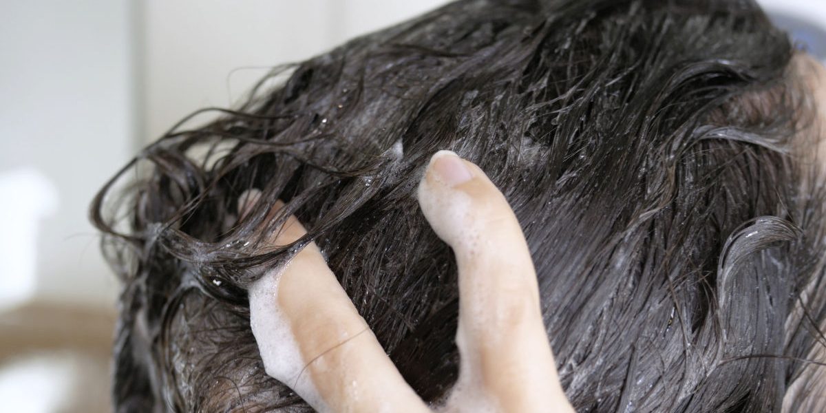 E PAȘTE! Te poți spăla pe cap? Superstiții și ce spun preoții din România