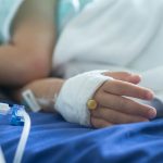 Sute de copii, infectați cu HIV din cauza seringilor refolosite