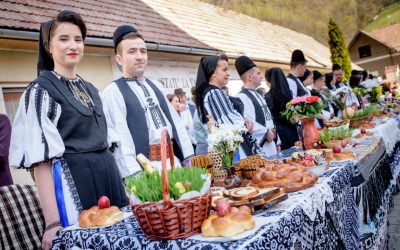 Statu la vase de-a lungul timpului: Tradiția pascală revine în România