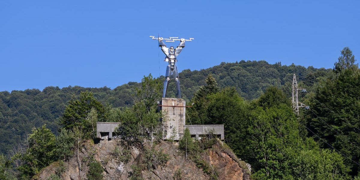 Hidroelectrica redeschide accesul la „Statuia lui Prometeu”