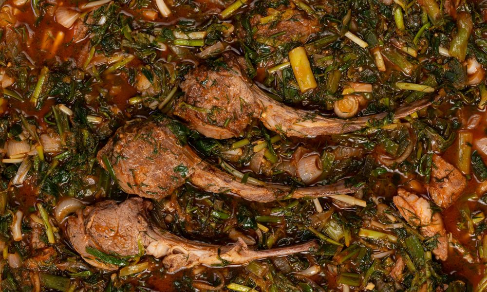 Stufat de miel, aroma copilăriei: Rețeta bunicii pentru masa de Paște